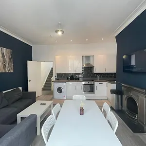 Central Spacious Flat Brighton